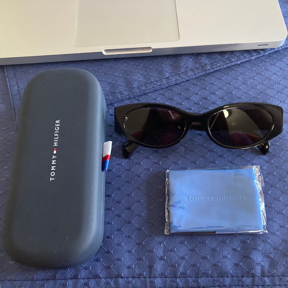 Tommy Hilfiger TH1659s sunglasses